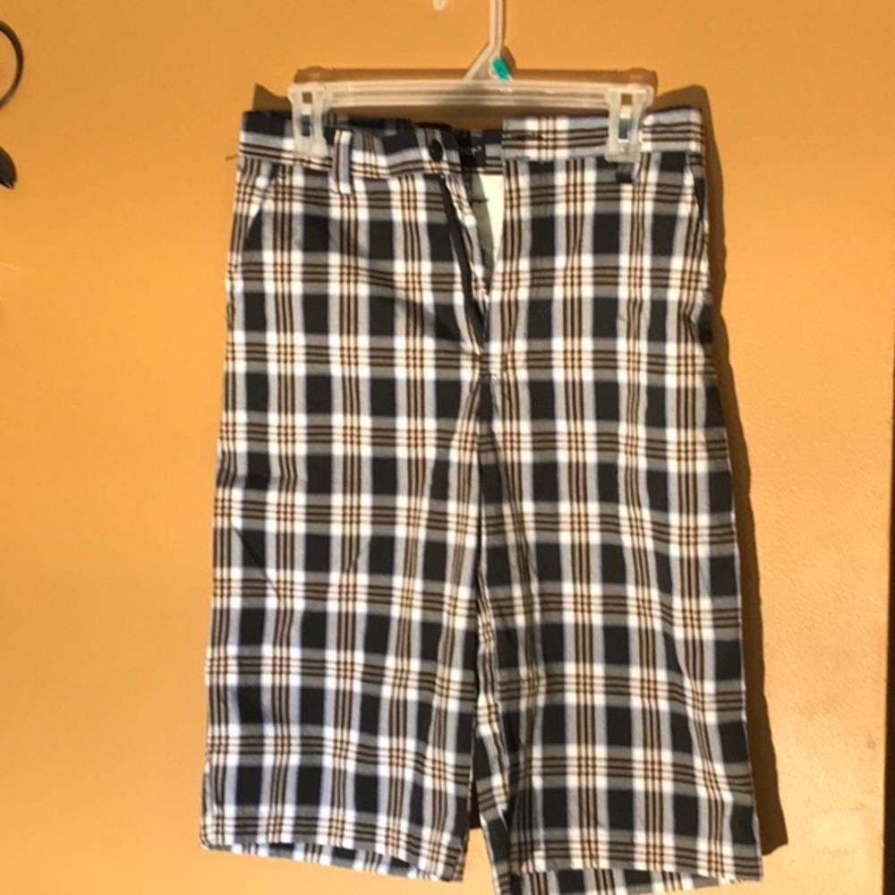 New boys shorts real nice size 16